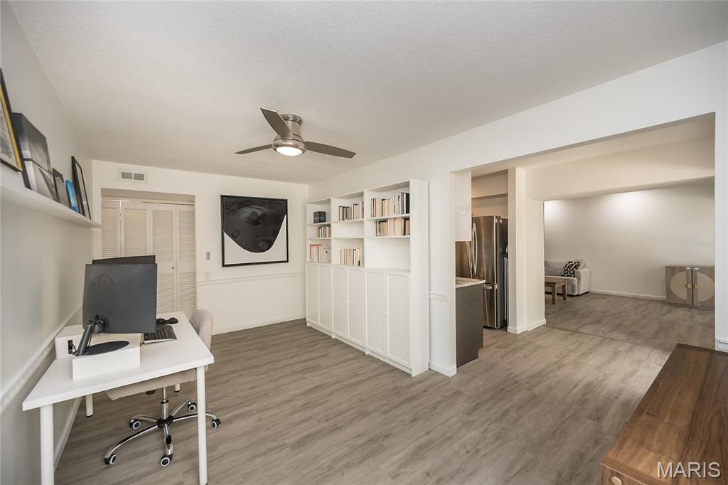 Creve Coeur, Missouri 63141, United States, 2 Bedrooms Bedrooms, ,2 BathroomsBathrooms,Residential,Active,204825