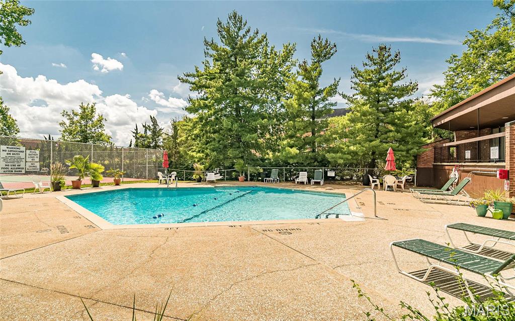 Creve Coeur, Missouri 63141, United States, 2 Bedrooms Bedrooms, ,2 BathroomsBathrooms,Residential,Active,204825