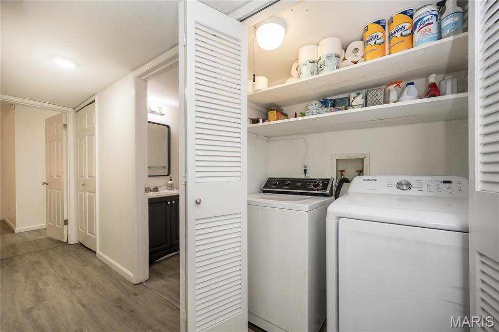 Creve Coeur, Missouri 63141, United States, 2 Bedrooms Bedrooms, ,2 BathroomsBathrooms,Residential,Active,204825