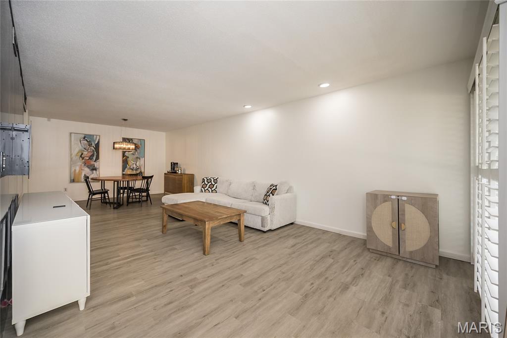 Creve Coeur, Missouri 63141, United States, 2 Bedrooms Bedrooms, ,2 BathroomsBathrooms,Residential,Active,204825