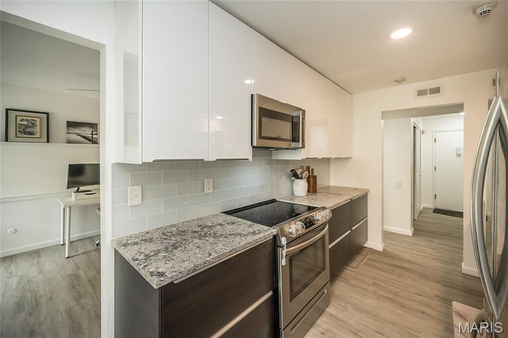 Creve Coeur, Missouri 63141, United States, 2 Bedrooms Bedrooms, ,2 BathroomsBathrooms,Residential,Active,204825