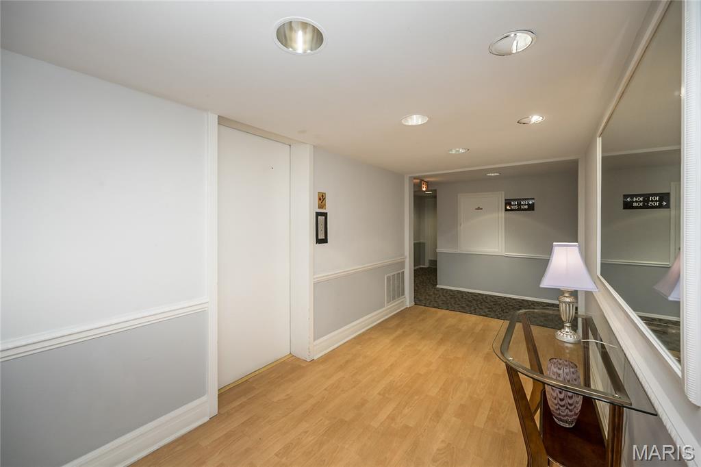 Creve Coeur, Missouri 63141, United States, 2 Bedrooms Bedrooms, ,2 BathroomsBathrooms,Residential,Active,204825