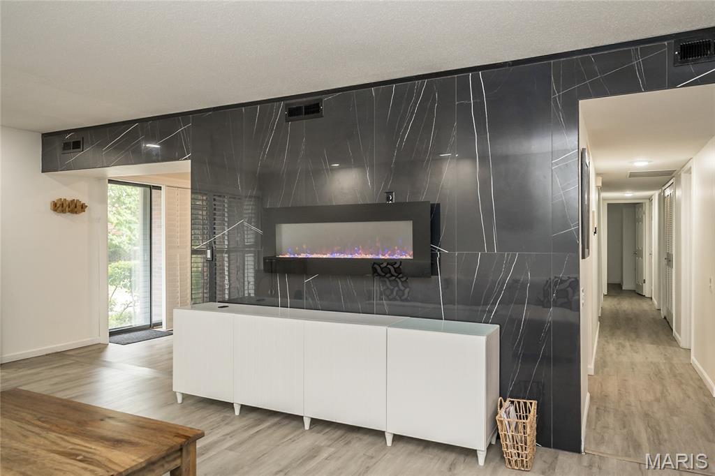 Creve Coeur, Missouri 63141, United States, 2 Bedrooms Bedrooms, ,2 BathroomsBathrooms,Residential,Active,204825