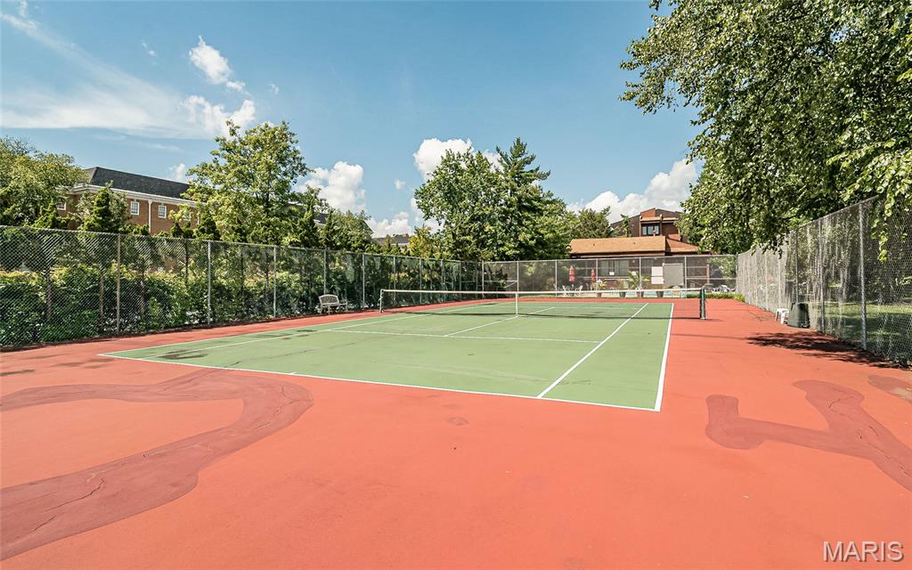 Creve Coeur, Missouri 63141, United States, 2 Bedrooms Bedrooms, ,2 BathroomsBathrooms,Residential,Active,204825