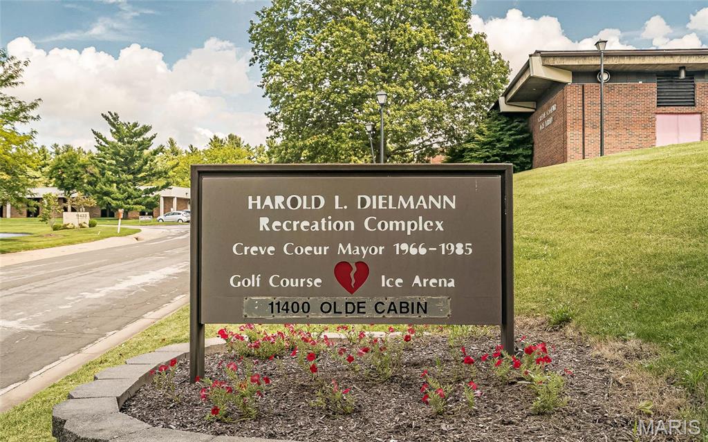 Creve Coeur, Missouri 63141, United States, 2 Bedrooms Bedrooms, ,2 BathroomsBathrooms,Residential,Active,204825