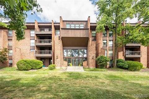 Photo of 539 Coeur De Royale Drive #108, Creve Coeur, MO 63141 (MLS # 25061134)