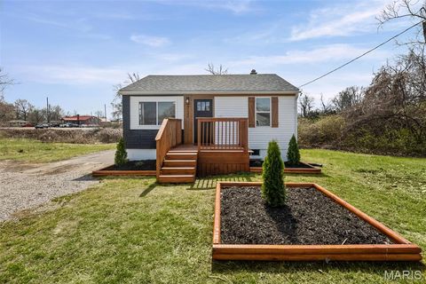 Photo of 4132 Pontoon Road, Granite City, IL 62040 (MLS # 26016597)