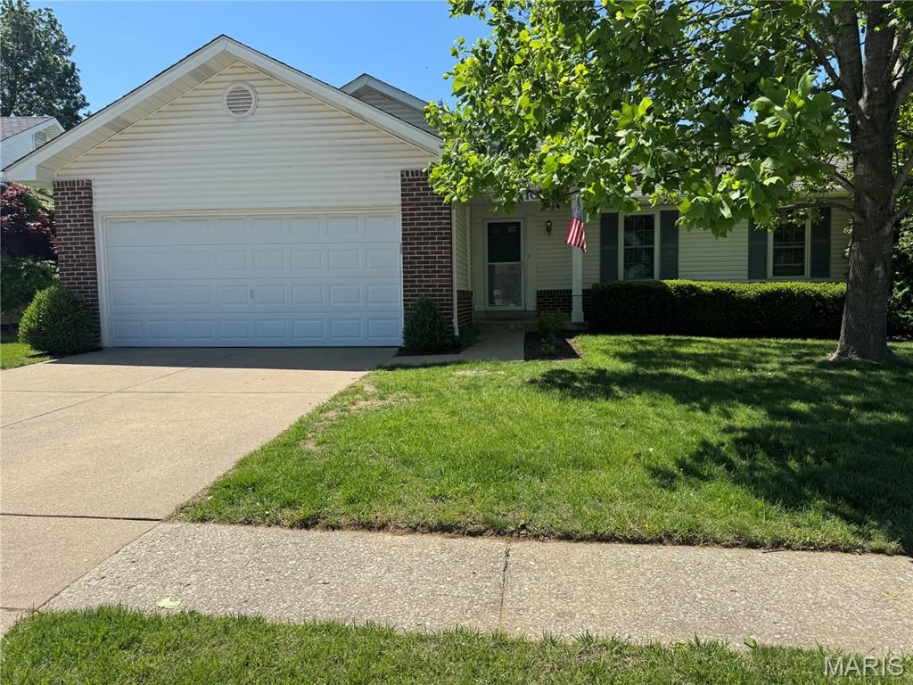 Photo of 10 Barrington Drive, St Peters, MO 63376 (MLS # 26024173)