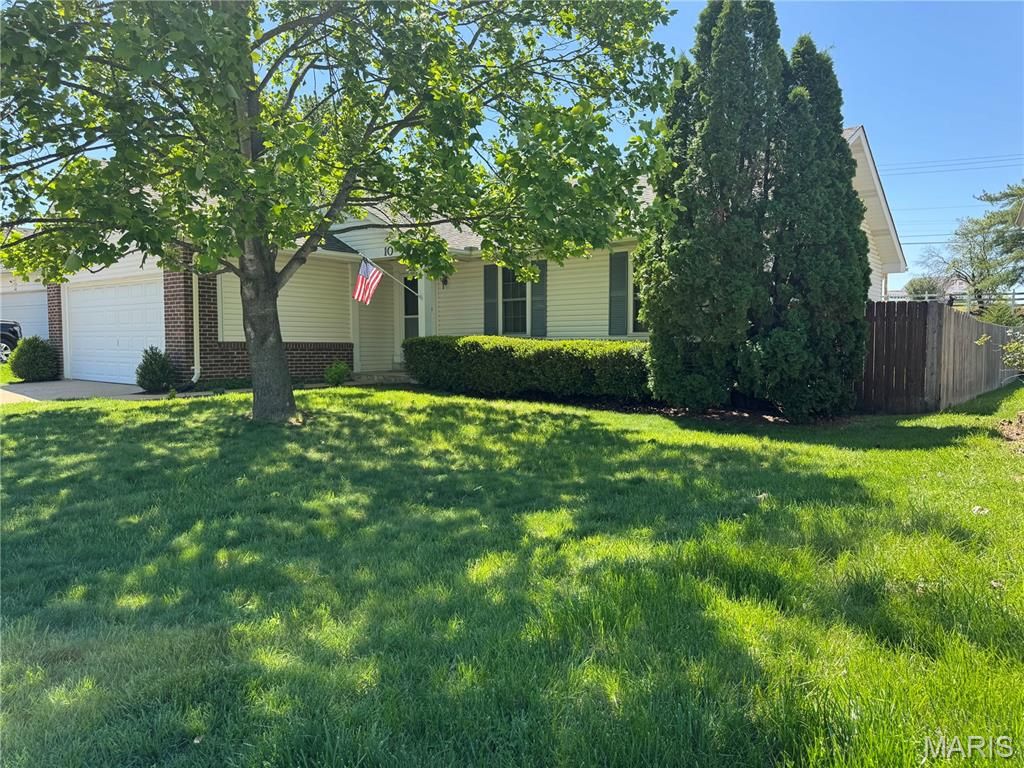 Photo of 10 Barrington Drive, St Peters, MO 63376 (MLS # 26024173)