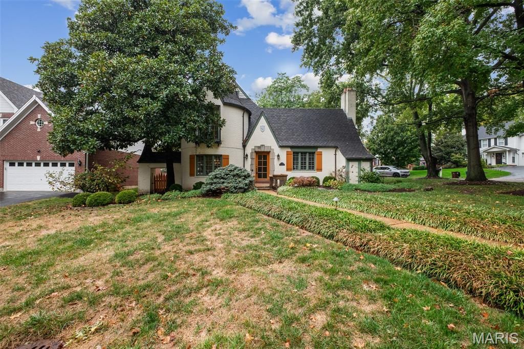 Photo of 51 Kings Lynn St, Olivette, MO 63132 (MLS # 25071316)