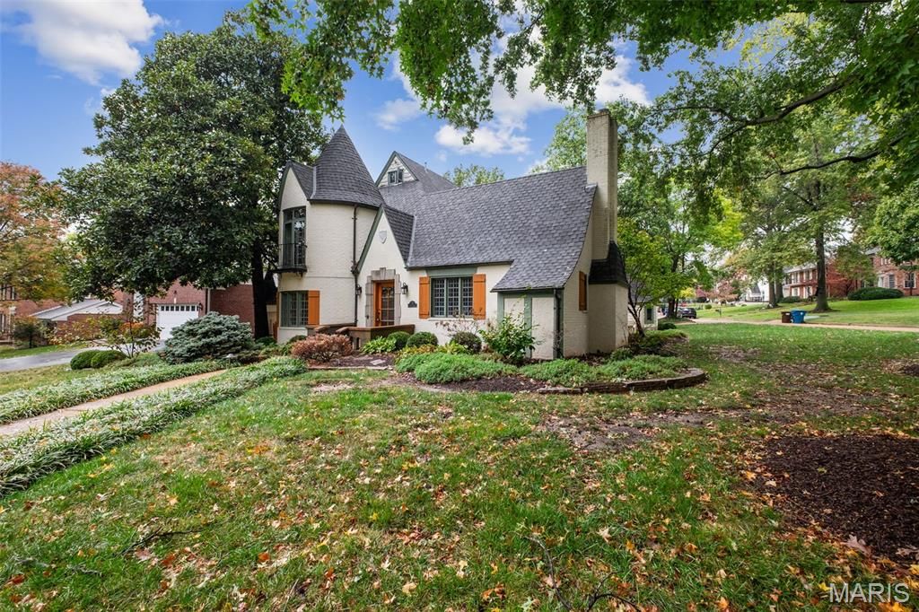 Photo of 51 Kings Lynn St, Olivette, MO 63132 (MLS # 25071316)