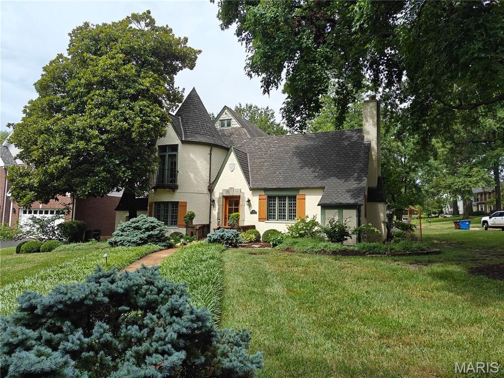 Photo of 51 Kings Lynn St, Olivette, MO 63132 (MLS # 25071316)