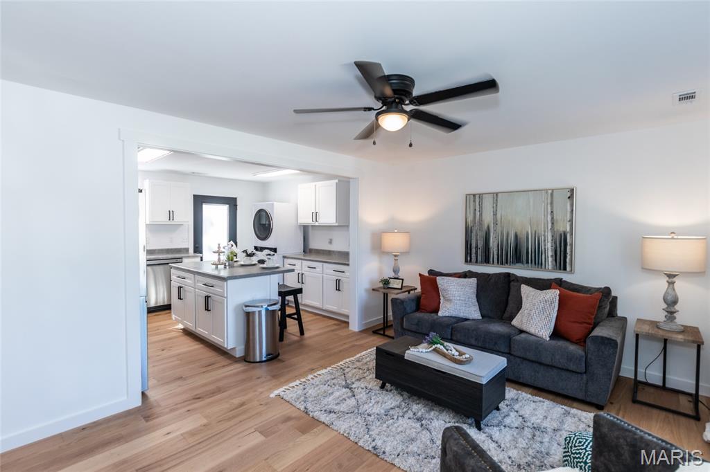 Crystal City, Missouri 63019, United States, 3 Bedrooms Bedrooms, ,1 BathroomBathrooms,Residential,Pending,223971