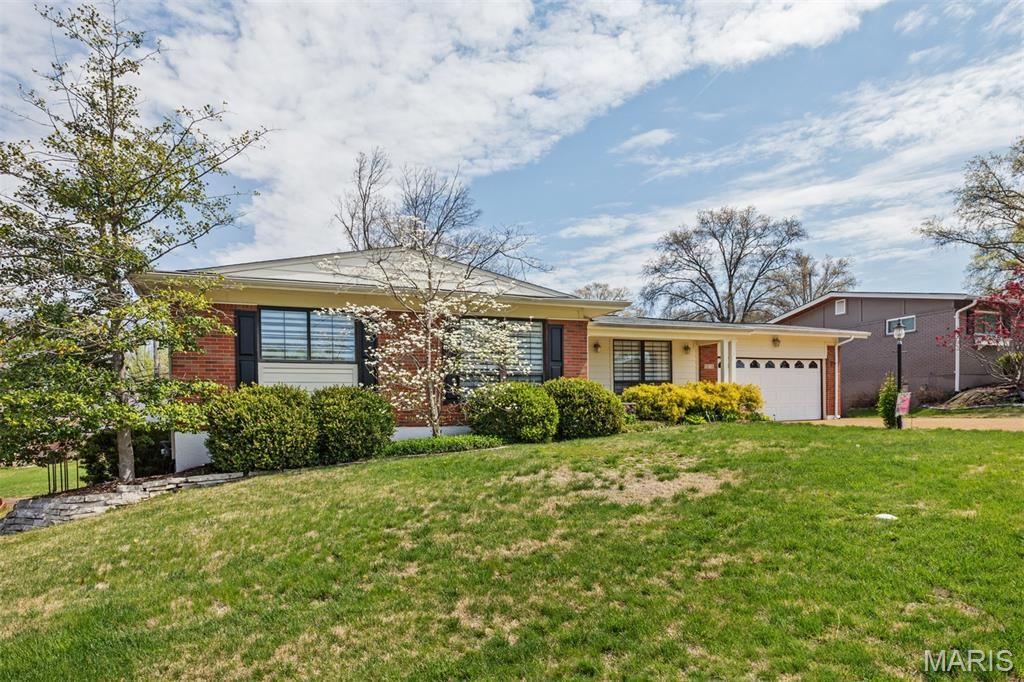 Photo of 9210 Cordoba Lane, Crestwood, MO 63126 (MLS # 26020249)