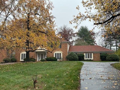 Photo of 274 Falling Leaves Court, Creve Coeur, MO 63141 (MLS # 25078027)