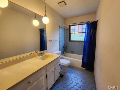 Tiny photo for 274 Falling Leaves Court, Creve Coeur, MO 63141 (MLS # 25078027)