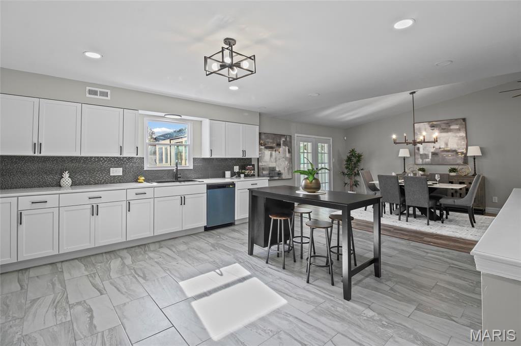 Florissant, Missouri 63033, United States, 3 Bedrooms Bedrooms, ,3 BathroomsBathrooms,Residential,Active,245716