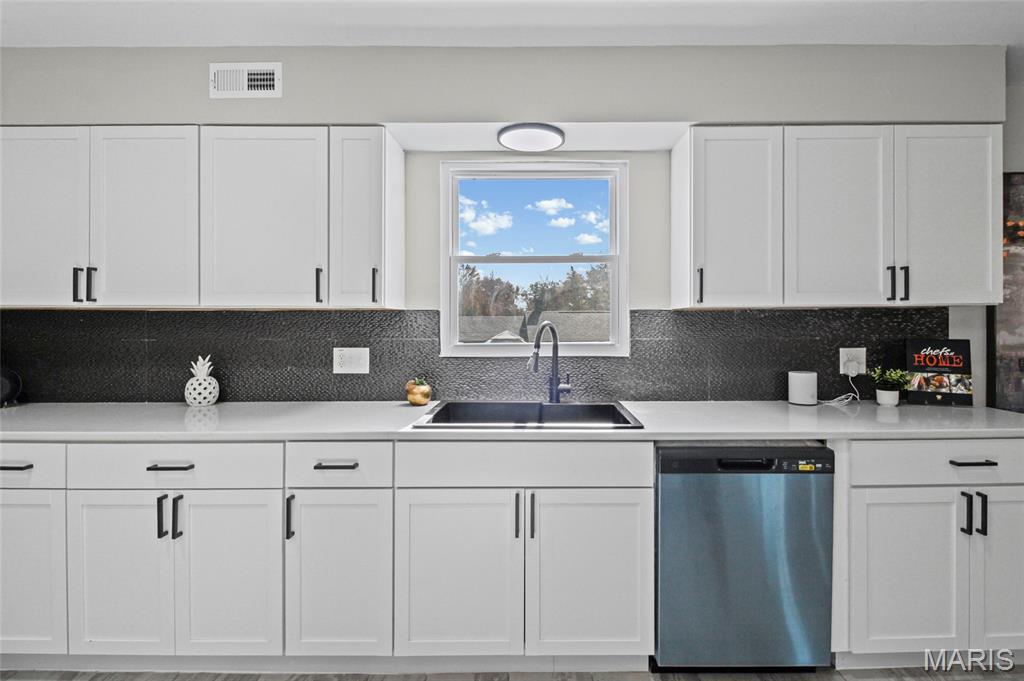 Florissant, Missouri 63033, United States, 3 Bedrooms Bedrooms, ,3 BathroomsBathrooms,Residential,Active,245716