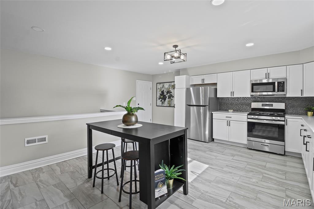 Florissant, Missouri 63033, United States, 3 Bedrooms Bedrooms, ,3 BathroomsBathrooms,Residential,Active,245716