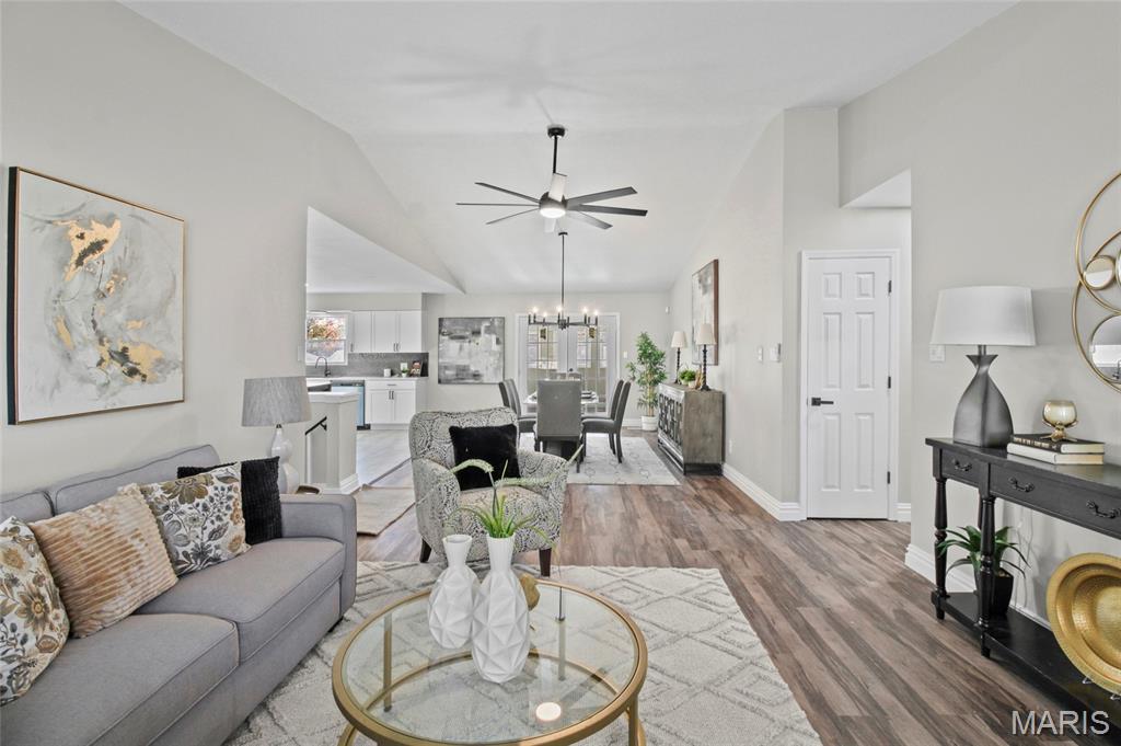 Florissant, Missouri 63033, United States, 3 Bedrooms Bedrooms, ,3 BathroomsBathrooms,Residential,Active,245716