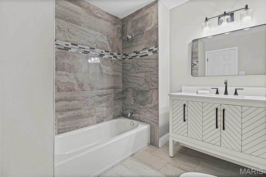 Florissant, Missouri 63033, United States, 3 Bedrooms Bedrooms, ,3 BathroomsBathrooms,Residential,Active,245716