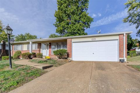 4645 Tauneybrook Drive St Louis MO 63128
