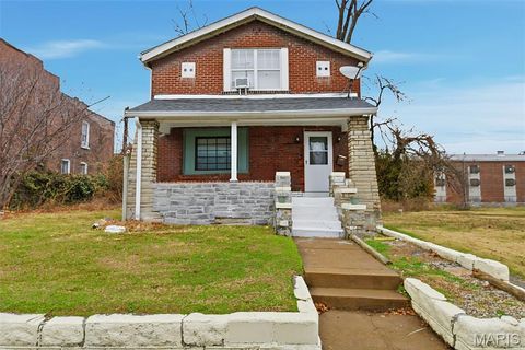 Photo of 4449 W Belle Place, St Louis, MO 63108 (MLS # 25081653)
