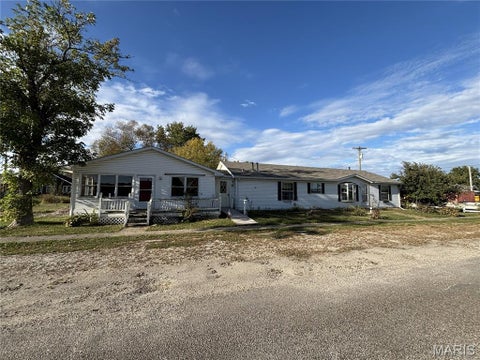 Photo of 201 W Page Street, Vandalia, MO 63382 (MLS # 26068019)