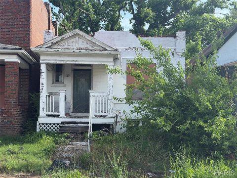 Photo of 4265 E Farlin Avenue, St Louis, MO 63115 (MLS # 26031649)
