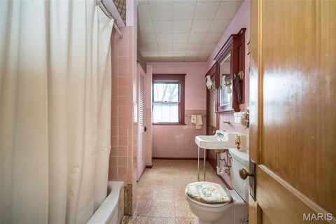 Tiny photo for 410 W Argonne Drive, Kirkwood, MO 63122 (MLS # 25067913)