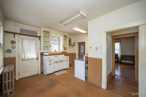 Tiny photo for 410 W Argonne Drive, Kirkwood, MO 63122 (MLS # 25067913)