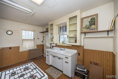 Tiny photo for 410 W Argonne Drive, Kirkwood, MO 63122 (MLS # 25067913)