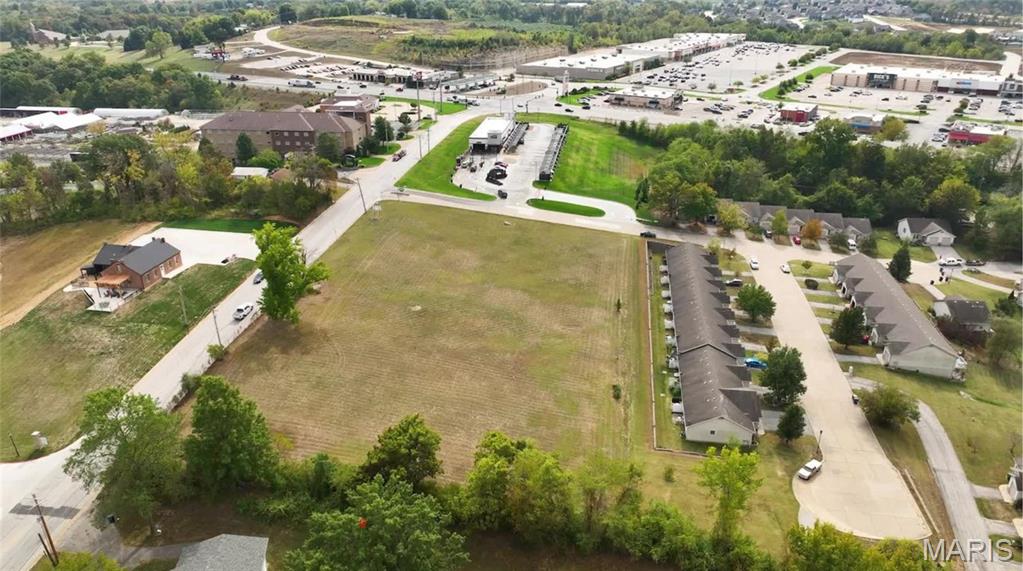 Willows At The Lake - Land