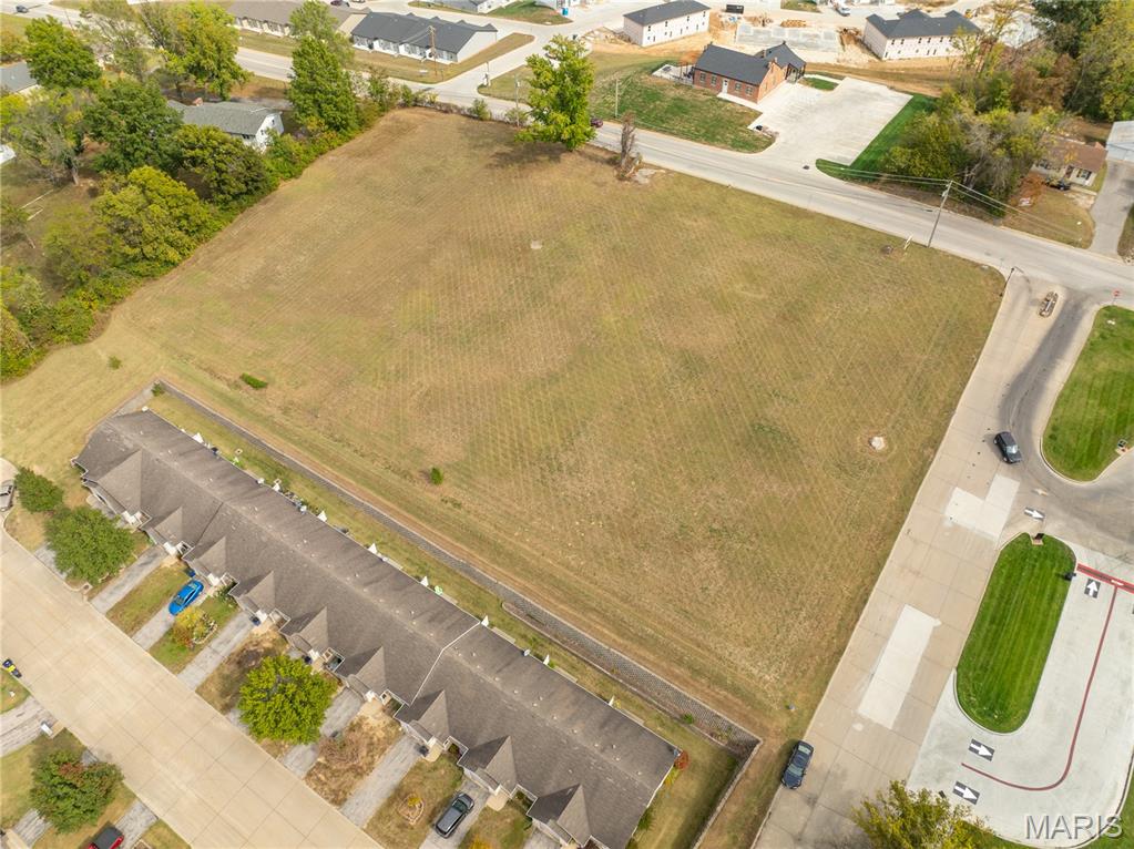 Willows At The Lake - Land