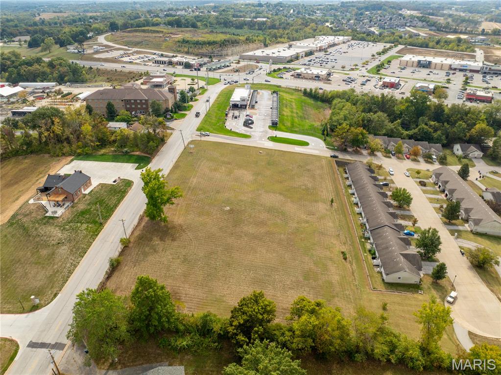 Willows At The Lake - Land