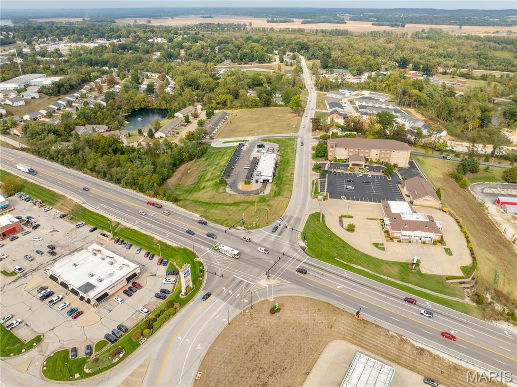 Willows At The Lake - Land