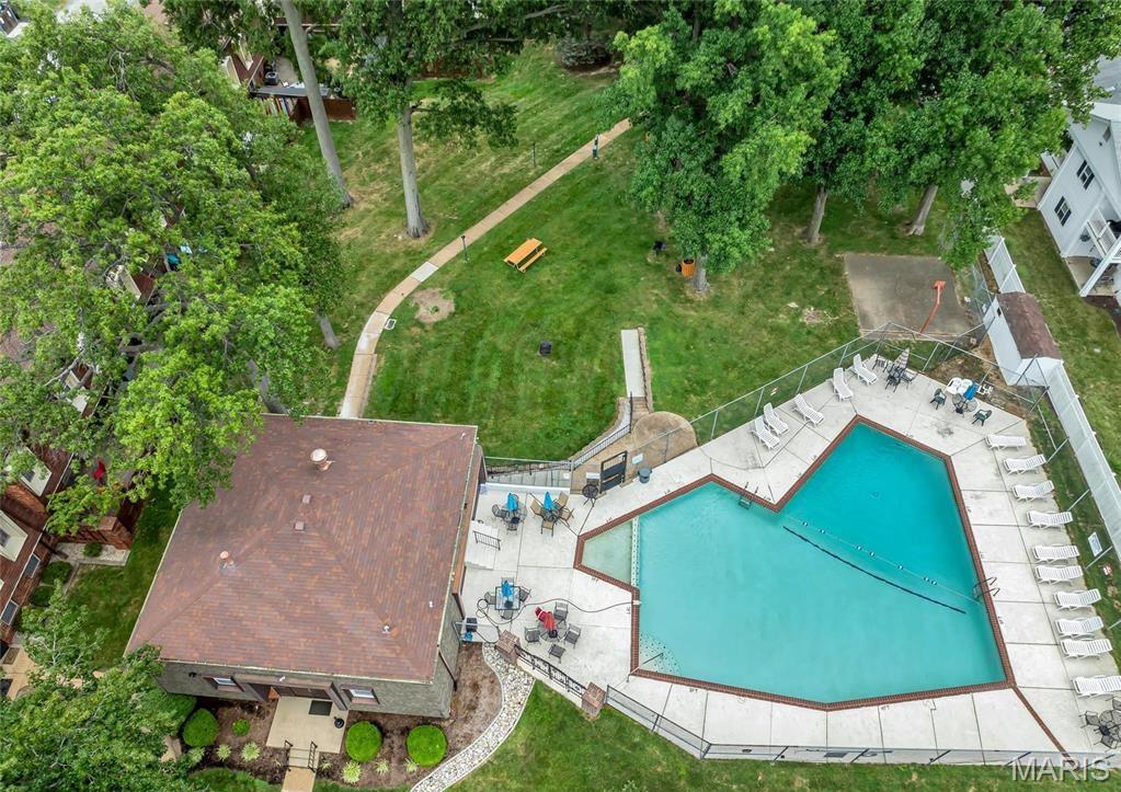 Chateau De Ville Condo Sec - Residential