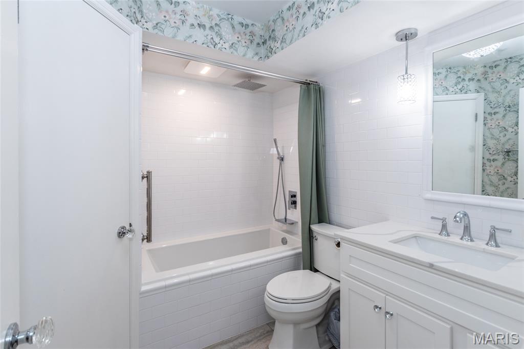 Chateau De Ville Condo Sec - Residential