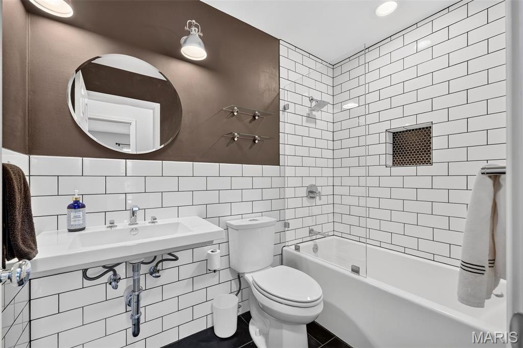 1092 Johanna Drive
