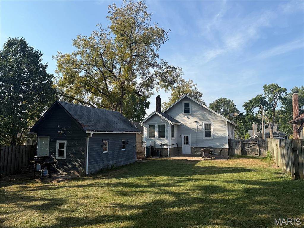320 W Adams Avenue