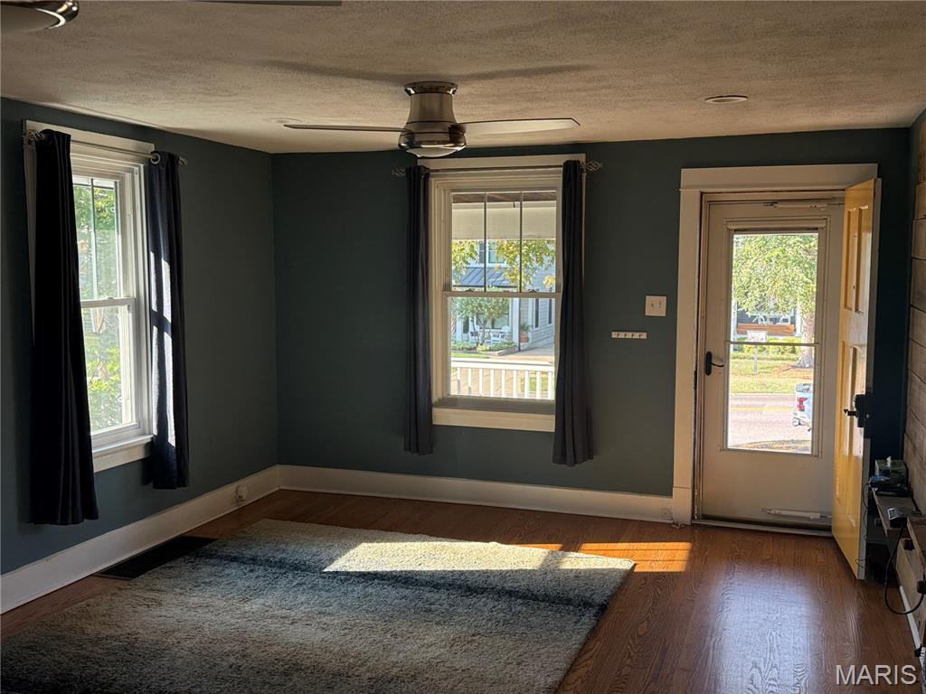 320 W Adams Avenue
