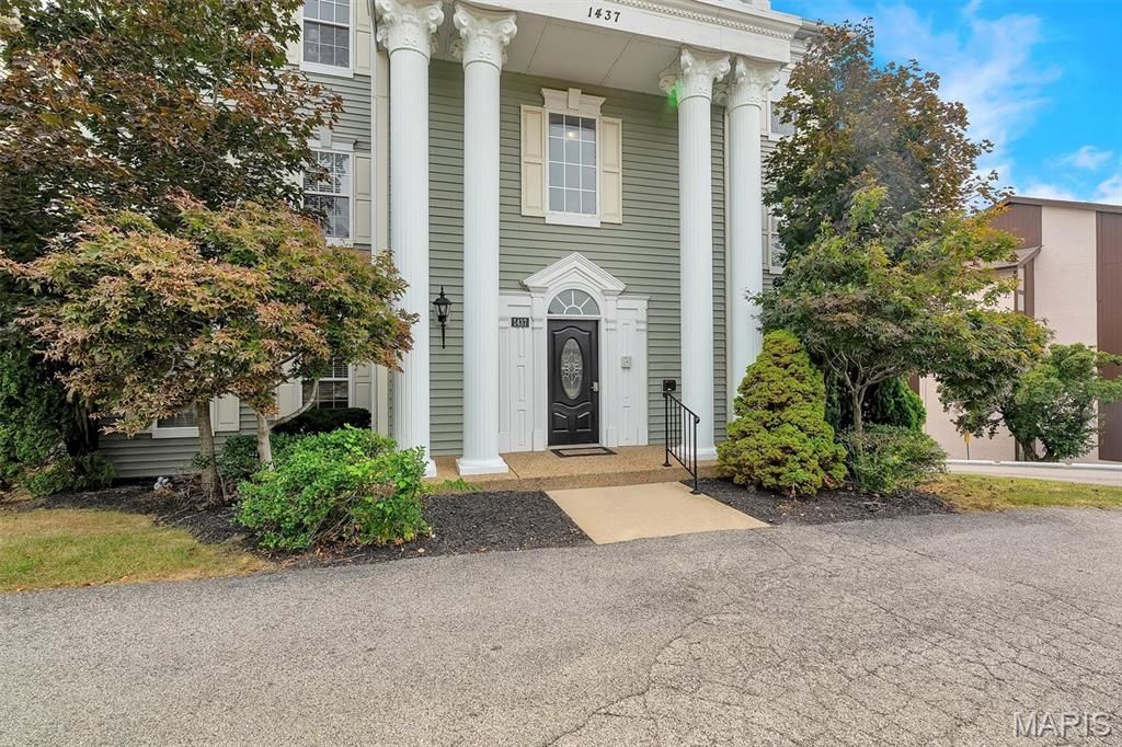 Photo of 1437 Heritage Landing #200, St Charles, MO 63303 (MLS # 25072925)