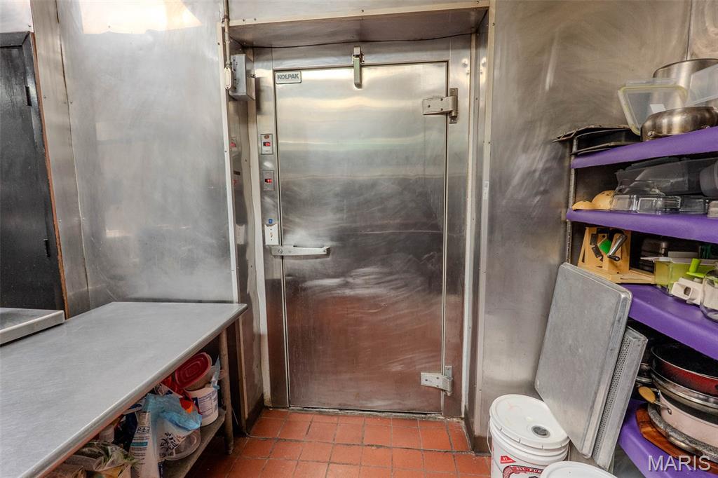 n/a - Commercial Sale