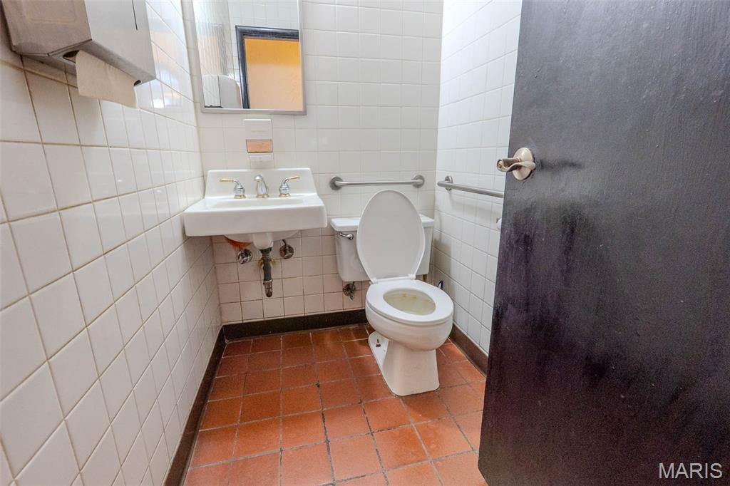 n/a - Commercial Sale