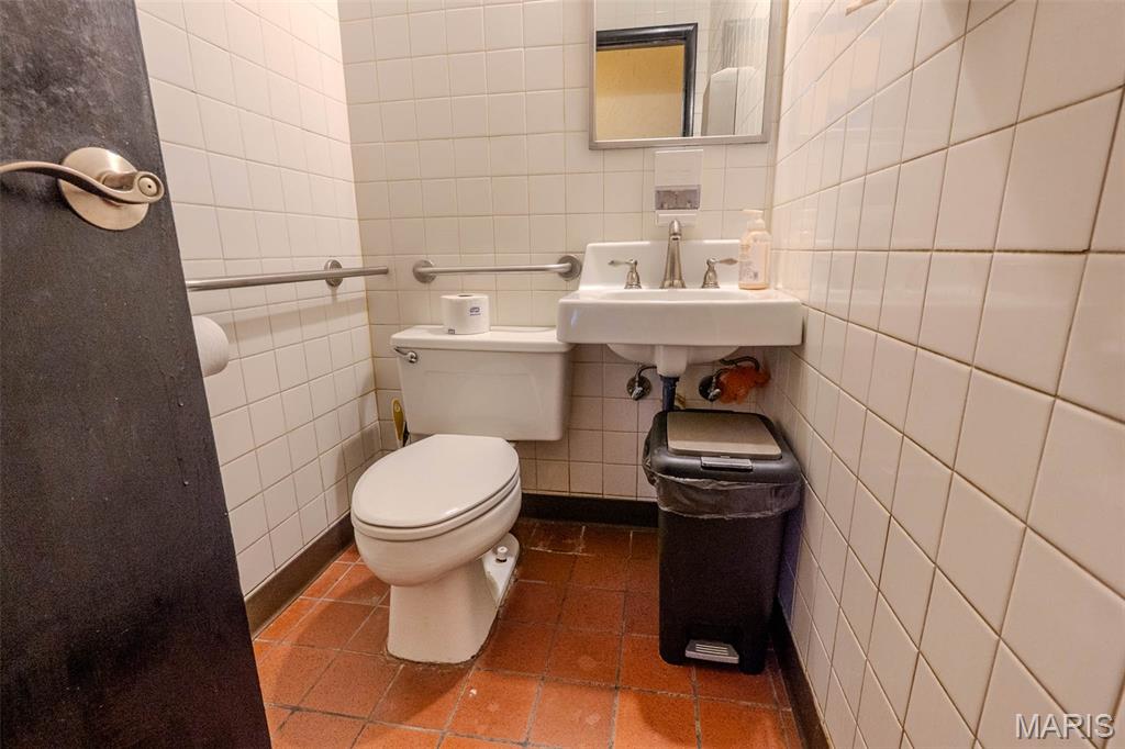 n/a - Commercial Sale