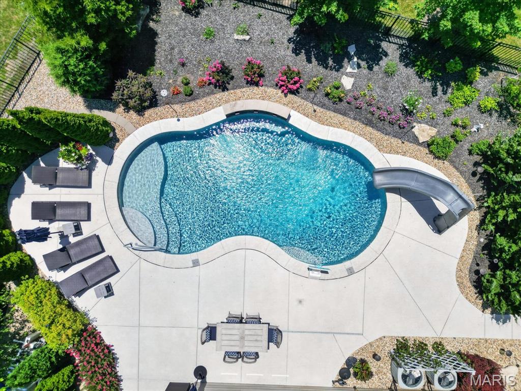 9818 Grandview Lake Court