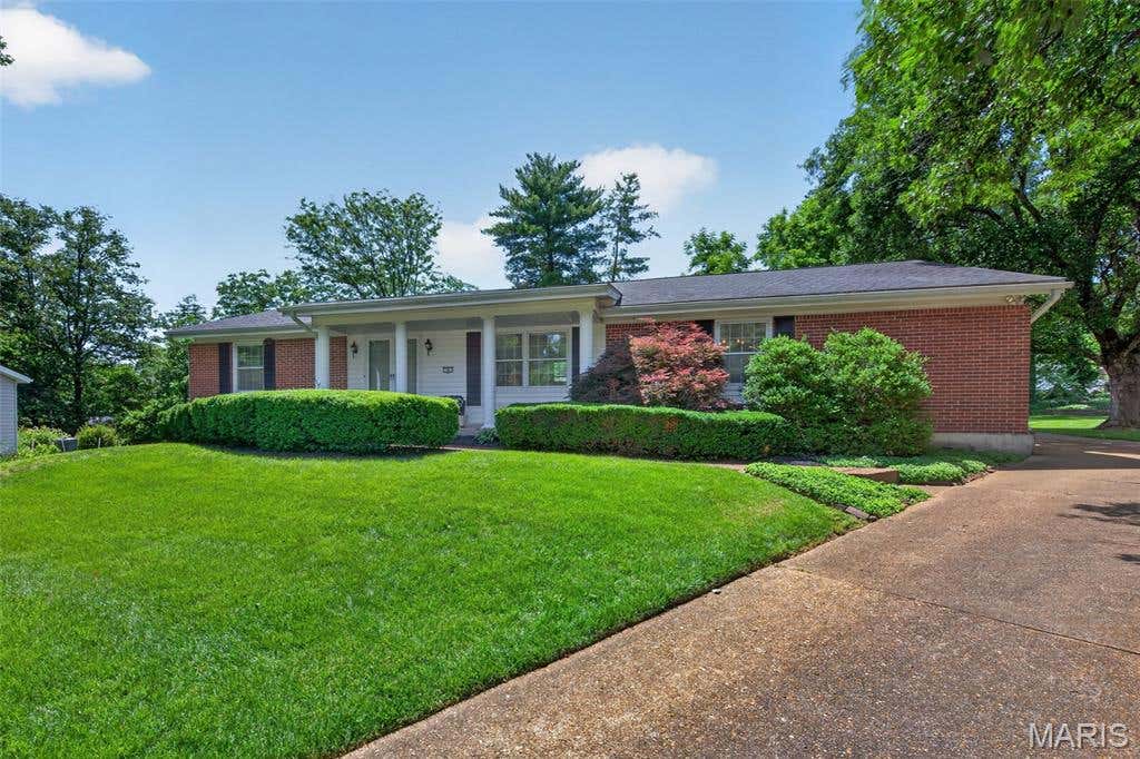 Photo of 6 Helmsdale Court, Ballwin, MO 63011 (MLS # 26037675)
