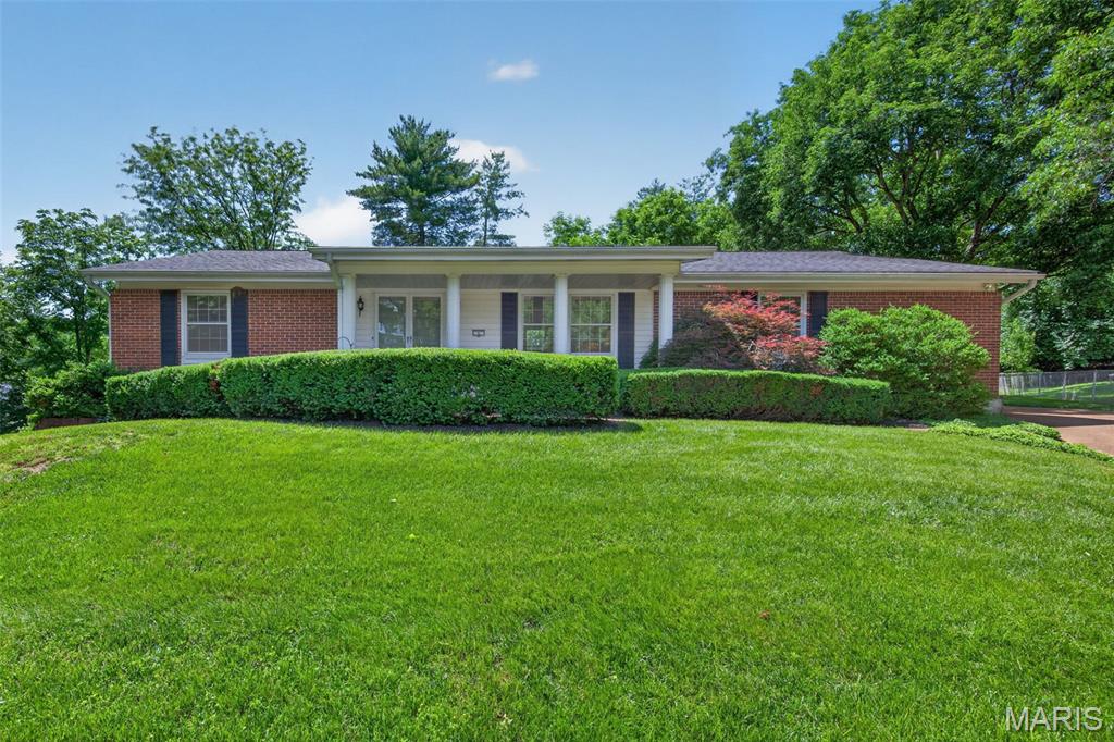 Photo of 6 Helmsdale Court, Ballwin, MO 63011 (MLS # 26037675)