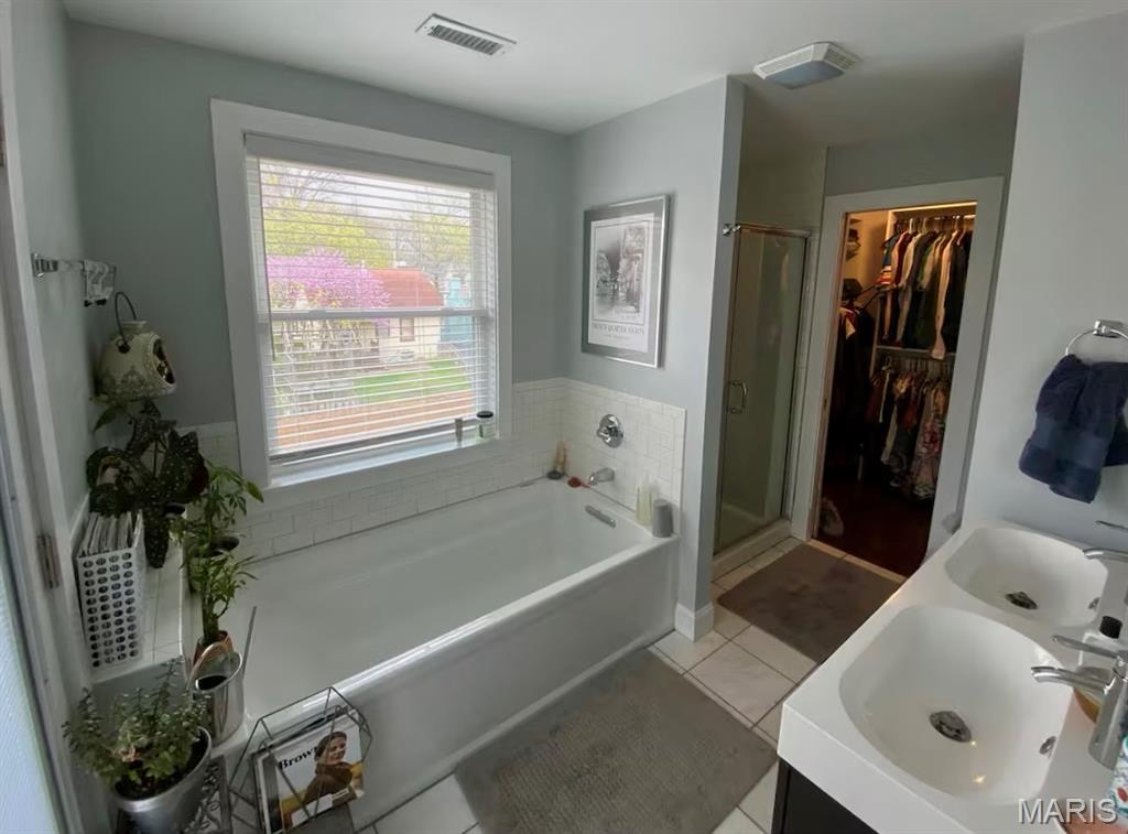 Webster Groves, Missouri 63119, United States, 4 Bedrooms Bedrooms, ,3 BathroomsBathrooms,Residential,Active,230136