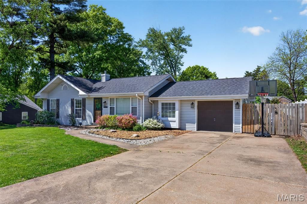 Photo of 247 Old Ballwin Road, Ballwin, MO 63021 (MLS # 26023654)